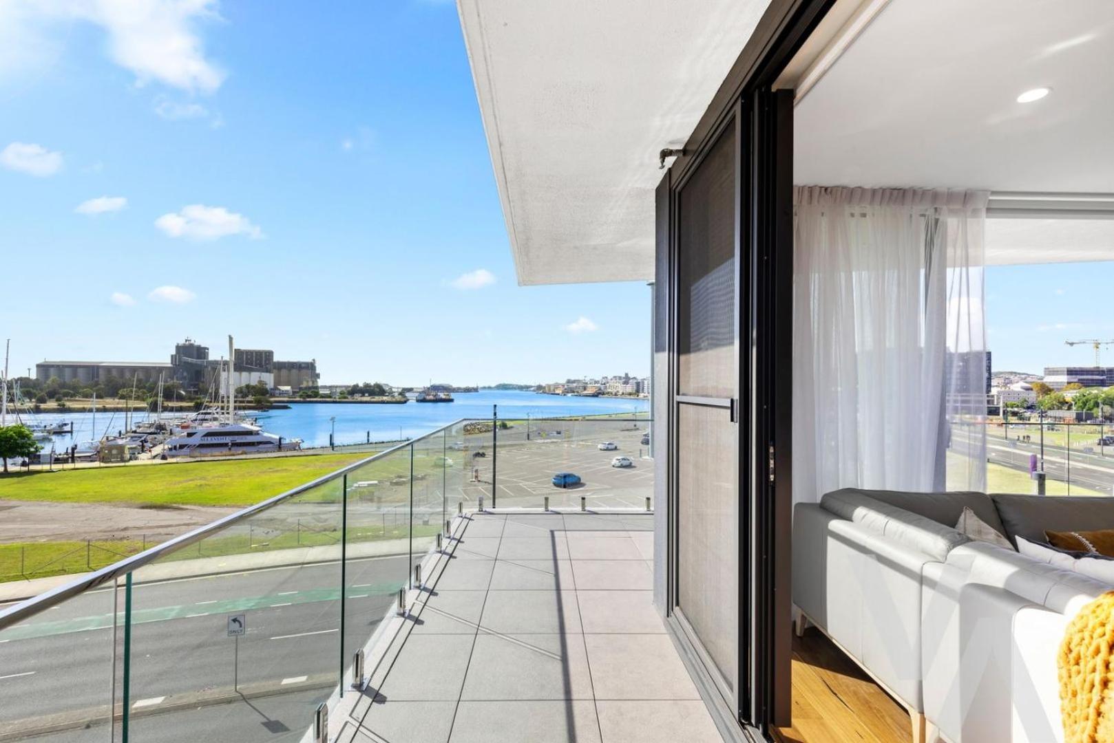 Harbour Towers, Newcastle'S Elite Apartment Stays, Free Parking & Tram Access Exterior foto