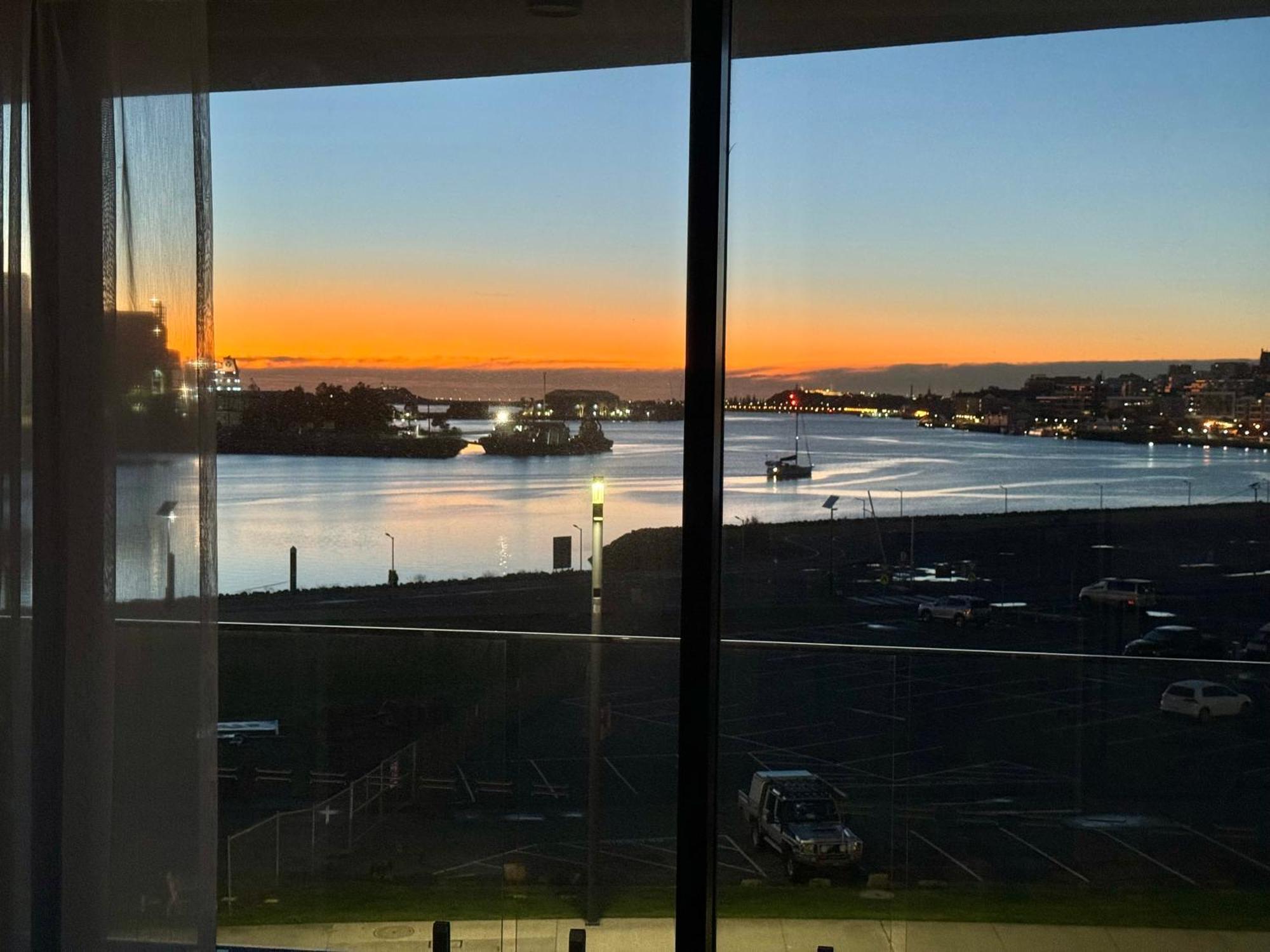 Harbour Towers, Newcastle'S Elite Apartment Stays, Free Parking & Tram Access Exterior foto